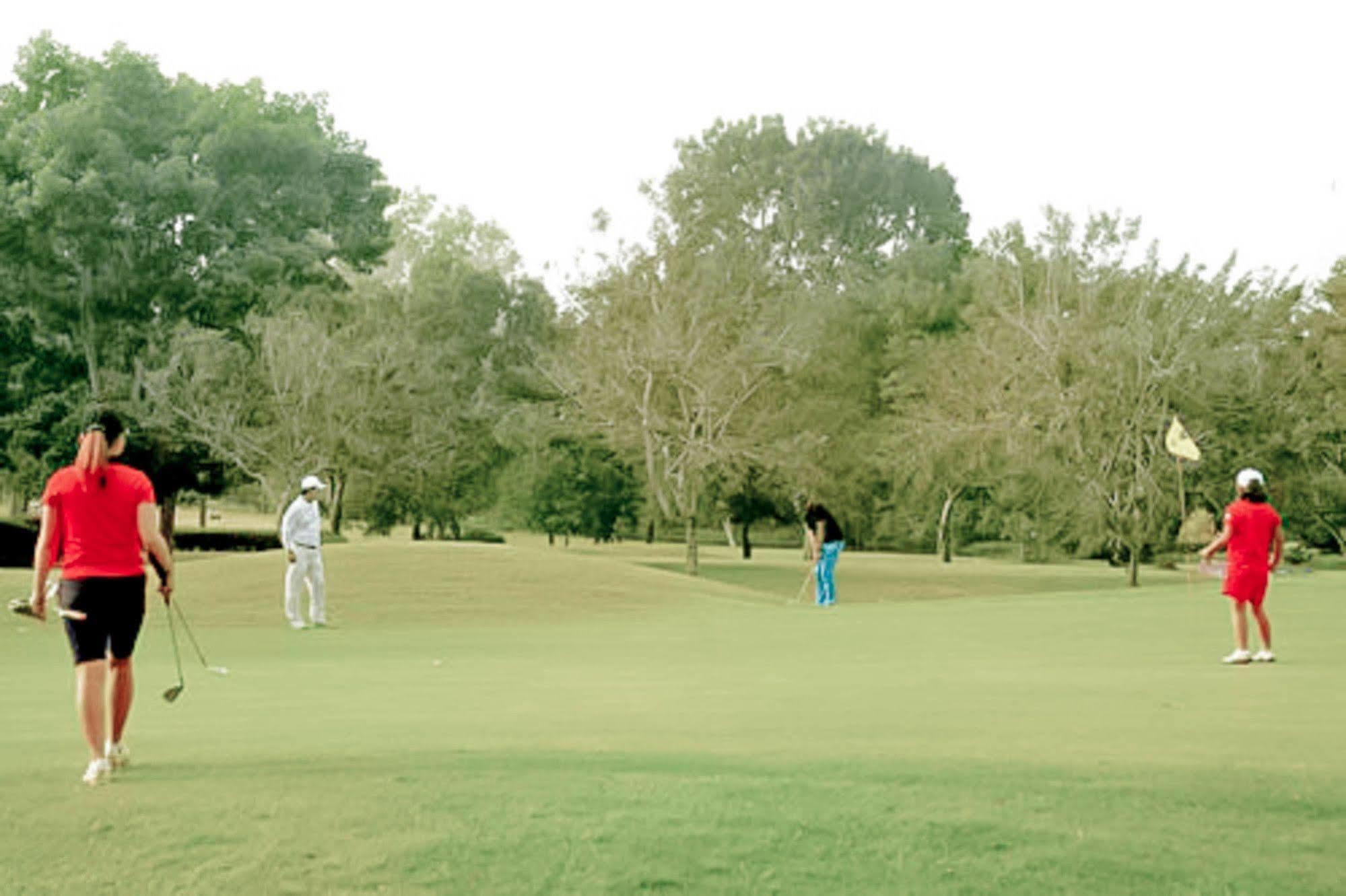 Bdb Darulaman Golf Resort Alor Setar Exterior foto